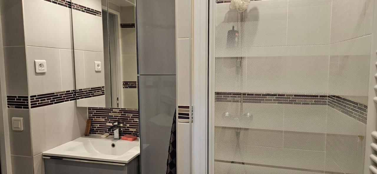 Studio 22M2 A Ivry/Seine-A 200 Metres De Paris. Proche Metro 7 Zewnętrze zdjęcie